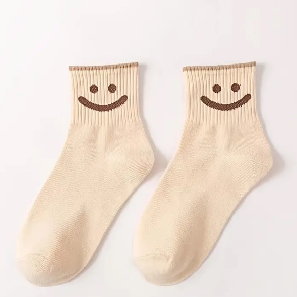 BOGO! 5 Pairs Smiley Face Socks =) One Size Fits Most - BOUTIQUE - Picture 6 of 8